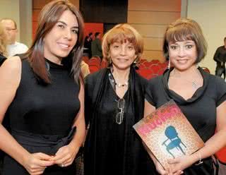 A consultora Maria Christina de Andrade Vieira ministra palestra entre Márcia Almeida e Zilda Fraletti, ambas do Núcleo Paranaense de Decoração, em Curitiba. - ADRIANA JENNER, CAROL DANTAS, EDU BARROSO, GERSON LIMA, HUMBERTO MICHALTCHUK, KELLY KNEVELS, LIANE NEVES/LIANE NEVES FOTOGRAFIA, RUBENS NEMITZ JR, SILVAS.