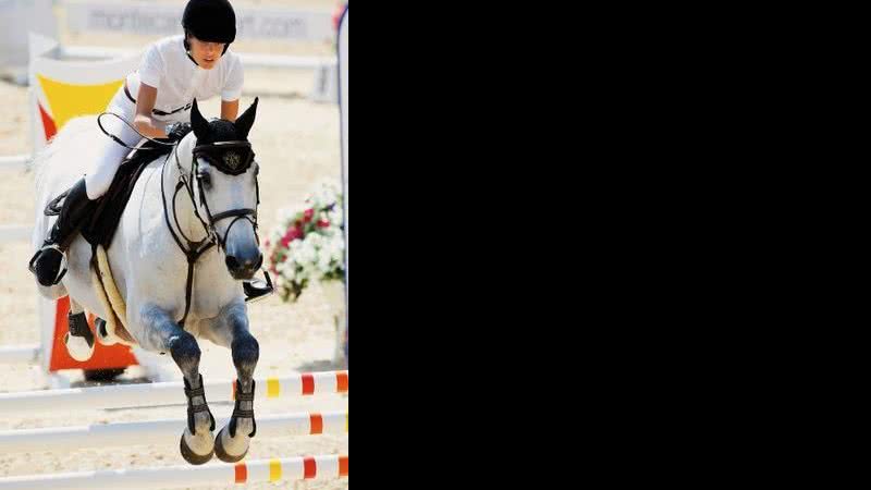 Impávida amazona, Charlotte Casiraghi figura entre os grandes nomes do esporte no Jumping International de Monte Carlo. - Reuters / Gettyimages