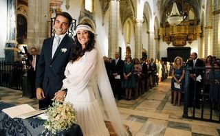 O casal português em enlace tradicional na Igreja de Nossa Senhora da Assunção, no Alentejo. - FOTOS: Campiso Rocha, João Lima, Mike Sergeant / CARAS Portugal