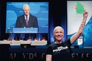 Bill Clinton e Annie Lennox - REUTERS