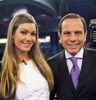 A apresentadora Luize Altenhofen fala ao colega de emissora João Doria Jr. Para o programa dele, na Band, SP. - ANA CAROLINA LOPES, DANI MAXXY, DEBORAH VAIDERGORN, FABIO GUINALZ, JADER DA ROCHA, JUAN GUERRA, JULIANA CENSI, LORENZO FABRI, MARCOS SNOOP, MURILO TOBIAS E VITOR FRICK