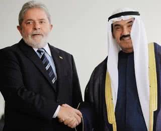 O presidente Luiz Inácio Lula da Silva dá boas vindas à Nasser al-Mohammed al-Ahmad al-Sabah, primeiro ministro do Kuwait, em Brasília. - CÍNTIA SANCHEZ, LIANE NEVES, MARGARETH ABUSSAMRA/ABUSSAMRA PHOTOS, NATÁLIA DIEGUES E RAFAELLA SILVA, ERICO MARMIROLI E REUTERS