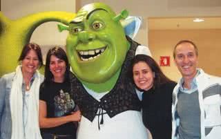 Andréia Perini, Cláudia Campos, Marina Dias e Marco Strazzeri, todos do Shopping Boulevard Tatuapé, se divertem com Shrek em sessão vip, SP. - BETTO SIQUEIRA, CELINA GERMER, FLÁVIO SANTANA, GIS CIASCA, JOSÉ RICARDO, KATIANE SOMBRA, LORENZO FABRI, LUCIANA PRÉZIA E RAFAELLA SILVA