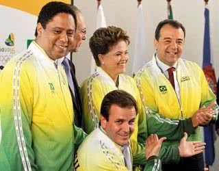 Orlando Silva, Eduardo Paes, Dilma Rousseff e Sérgio Cabral visitam a sede do Comitê Olímpico Brasileiro. - ALINE BASSI, AUGUSTO QUINAN, CARLA LAMBERTE, GUIDO PETERS, JULIANA CENSI, KARINE ALCÂNTARA, MARINA DEIENO, REUTERS, ROBERTA YOSHIDA E RONALDO FRANCO