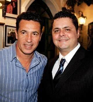 Careca, ídolo do futebol, cumprimenta Fábio Lellis na abertura da cantina Lellis Trattoria em Campinas, SP. - ANSELMO MORETTO, ERASMO NASCIMENTO, FERNANDO TONOLLI, FLAVIA FUSCO, MÁRCIO SAYEG, PATRICIA DE FREITAS, ROBERTA YOSHIDA E RONEIA FORTE