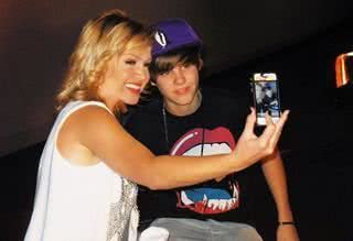 Estrela Eliana encantada com jovem Justin Bieber