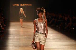 Desfile de Cris Barros - Orlando Oliveira/AgNews