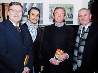 Henrique Lenz César Filho, presidente da Associação Brasileira da Indústria de Hotéis PR, Marcelo Woellner Pereira, pres. da Abrasel PR, Carlos Sandrini e Rogério Gobbi, ambos do Centro Europeu, no lançamento do Guia Abrasel Paraná 2010, em Curitiba. - AMARILDO HENNING, ARIEL COSTA, EDER DE FONSECA MELO, KEKA AZOUZ, RUBENS NEMITZ JUNIOR, SILVIO AURICHIO, STÚDIO FOTO E ALMA MARCIURY OLIVEIRA