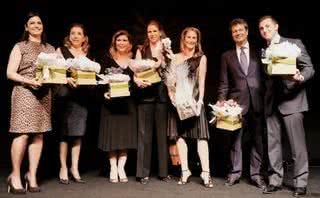 Fundadoras da Associação Américas Amigas: Daniela Feffer, Francisca de Paula Harley, Andrea da Veiga Pereira, Maria Antonia Civita e Barbara Sobel, com o marido, Clifford Sobel, e o apresentador Luciano Huck - MARINA MALHEIROS