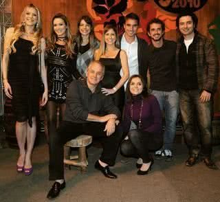 Renata Fan, Luize Altenhofen, Daniela Cicarelli, o casal Patricia Maldonado e Guilherme Arruda, Felipe Andreoli, Marco Luque e, sentados, Otávio Mesquita e Monica Iozzi - JOÃO PASSOS/BRASIL FOTOPRESS