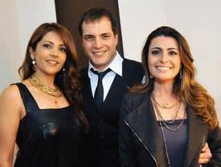 Daniel Boaventura é aplaudido pela designer Adriana Scartaris e pela arquiteta Samira Jarouche, SP. - ANDRÉ VICENTE, DENISE ANDRADE, FABIO THELLES, JANAINA GONÇALVES E REINALDO FEURHUBER