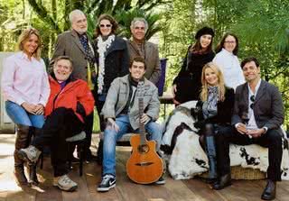 Ramiro Macedo entre o casal Camila Mosquella e José de Abreu, Paulo César Pereio, Lara Velho, Anselmo Vasconcelos, Fernanda Moro, Marta Fedrizzi, Renata Boldrini e Leonardo Machado - CADU PILOTTO, LIANE NEVES / LIANE NEVES FOTOGRAFIAS E MARTIN GURFEIN