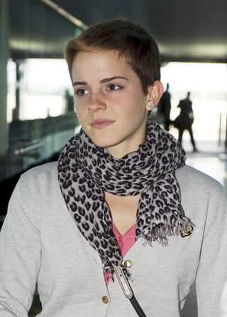 Emma Watson depois de cortar os fios - City Files