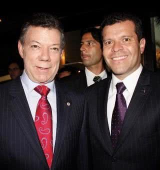 Juan Manuel Santos, presidente da Colômbia, ao lado de Carlos Rodriguez, da Proexport Colômbia, em SP. - FABIO THELLES, FABIO TORRES, FERNANDO LUIS CARDOSO, FERNANDO MUCCI, JANIS LYN, MARINA MALHEIROS, ROBERTA YOSHIDA, RODRIGO ZORZI E TATIANA FERRO