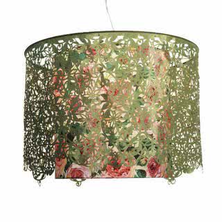 Lustre com estrutura de alumínio, cúpula cilíndrica externa do tecido verde e laser e cúpula interna de algodão floral colorido Bertolucci, (11)3873-2879, bertolucci.com.br - Divulgação