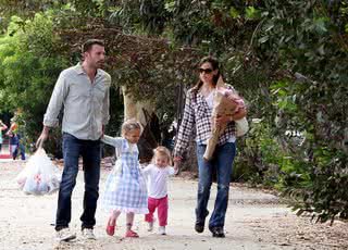 Ben Affleck com Jennifer Garner e as filhas Violet e Seraphina - CityFiles