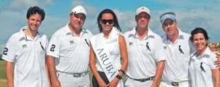 Irina Crois, Miss Aruba 1998, com os campeões brasileiros do 16º Aruba Pro-AM: Ricardo Rodrigues Pinto, Mário Moreira, Fernando P. Soares, Roberto Dhelomme e Adriana Cinelly. - ANDREI CARDOSO, CAIO FARIA, DENISE ANDRADE, FABIO BRANCO, FABRIZIO GUERATTO, JULIANA CENSI E LINCOLN IFF