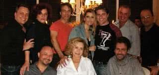 Dean Kogos, Marlene Silva, Victor Wagner, Chris Bueno, Greg Kogos, Mário Almeida e Ovadia Saadia (em pé) com Cláudio Izidio, Zilda Brandão e o anfitrião, Wilson Dimitrov, em SP. - ÂNGELA KARAM, EGYDIO ZUANAZZI, MAGDA NASCIMENTO, MARCEL TAKESHITA, MELLYSSA NASSAR, OVADIA SAADIA, RICARDO PRADO E VERA ABBATE