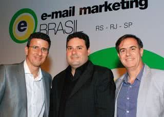 Jonatas Abbott, Julio Vicente e Allan Schoenardie, da Dinamize, organizam o E-mail Marketing Brasil, SP. - ANDRÉ VICENTE, CLÁUDIO IZIDIO FERREIRA, CRIATIVA, EDISON PRATA, ENEIDA SIMÕES, FREDY UEHARA, LORENZO FABRI, RONEIA FORTE, SILVANA ALVES, TATIANA FERRO E UEDA FOTOGRAFIA.