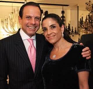 João Doria Jr. Recebe Lydia Leão Sayeg, da Casa Leão Joalheria, no lançamento da 3ª revista Gabriel, em SP. - ANDRÉ VICENTE, CLÁUDIO IZIDIO FERREIRA, CRIATIVA, EDISON PRATA, ENEIDA SIMÕES, FREDY UEHARA, LORENZO FABRI, RONEIA FORTE, SILVANA ALVES, TATIANA FERRO E UEDA FOTOGRAFIA.