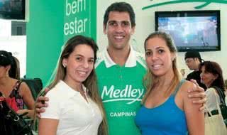 As irmãs Roberta e Priscilla Baracat, da Inti Estética e Nutrição, com o ex-jogador da Seleção Brasileira de vôlei Maurício Lima, em Brasília, DF. - ANDRÉ PASSOS, CAIO FARIA, CARLOS PEREIRA, FABIO BRANCO, FERNANDO FRIZONE, GUSTAVO FRONER, JOÃO SAL E MAGDA NASCIMENTO, MARCOS FERREIRA E SAMUEL CHAVES / S4 PHOTOPRESS