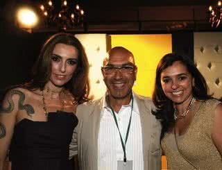 Raphael Sahyoun, dono da Bobstore, entre Chiara Gadaleta e Célia Pinho, no concurso cultural da Lycra, na capital paulista. - ANDERSON TIMÓTEO, CAUE MORENO, CHRISTINE LARISCH HOLLAND, EQUIPE FOTO STUDIO, GUSTAVO LOURENÇÃO, JOÃO SAL, LU PREZIA, LUIZ GONZAGA, MARCELO SPATAFORA, MARCOS HONMA, MARCO ZELLMEISTER, PAULO VIEIRA/CAPÍTULO HUM