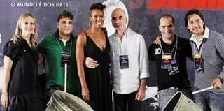 O casal Juliana e José Luiz Gonçalves Filho, da NET, prestigia os músicos do grupo Donisha Brown e Tim Grassel com Sérgio Coelho e Rafael Godoy, da Vision Produções. - ADEMIR RODRIGUES, BRUNO STUCKERT, DANIEL COELHO, DÊNIO SIMÕES, DIOGO MAFFIOLETTI, DRIKA VIANA, PEDRO LOBO, THIAGO RODRIGUES E MÁRIO AGRA