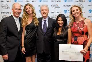 No CGI, Greg Allgood, Gisele, Clinton, Anggun e Hanneke Faber celebram a acão Healthy Hair for Healthy Water. - REUTERS