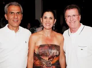 Roberto Gosende, diretor de marketing do Mart Plus, recebe Patrícia Nogueira, pres. do Instituto Gil Nogueira, e Reinaldo Campos, do HSBC, no Mart Plus Beach Open, no Hotel Transamérica Ilha de Comandatuba, Bahia. - AMARILDO HENNING, ANA PAULA CALVETTI, BETO ETEROVICK, BRUNO STUCKERT, DIEGO PISANTE, DRIKA VIANNA, KIN KIN, NEIDE CAVALCANTI, PEDRO TEIXEIRA, ROSE BRASIL E WELSON GARCIA