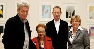 Gerard Hemsworth, Maria Antonieta Celani, Nicholas Serota e Lorraine de Matos conferem mostra no Centro Brasileiro Britânico, SP. - ANDRÉ VICENTE, ARTHUR REVECHI, DANIEL SPALATO, LORENZO FABRI, MARIO LIETE, RICARDO KEUCHGERIAN, TAKAHARU YAMAUCHI E TAMIRES IWAMOTO.