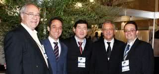 O empresário José Roberto dos Santos (4º da esq. p/ dir.) com Fábio Aurélio Bianco, Leonardo Alves dos Santos, Takaharu Yamauchi, e Cláudio Rogério Bonani, da MSC, em feira no Grande ABC. - ANDRÉ VICENTE, ARTHUR REVECHI, DANIEL SPALATO, LORENZO FABRI, MARIO LIETE, RICARDO KEUCHGERIAN, TAKAHARU YAMAUCHI E TAMIRES IWAMOTO.