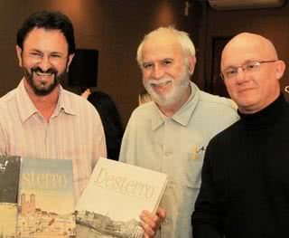 Adélio Spanholi, prefeito de Piratuba, com Gilberto Gerlach, cinéfilo e um dos autores do livro Desterro, Ilha de Santa Catarina, e o cineasta Pedro Fungmann, no 2º Festival Nacional de Cinema e Vídeo Rural, em SC. - CÉSAR REBOUÇAS, EMERSON VASCONCELOS, KAUANA BECHTLOFF E JEFFERSON SEVERINO