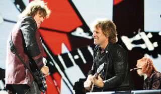 O guitarrista Richie Sambora e o astro da banda, Jon Bon Jovi, em show no Estádio do Morumbi, em SP. - MARGARETHE ABUSSAMRA / ABUSSAMRA PHOTOS E MROSSI