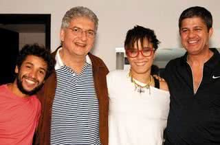 No HSBC Brasil, SP, Maria Gadú lança o DVD Multishow Ao Vivo - Maria Gadú e recebe o cantor Leandro Léo e Luiz Calmon e Wladimir Pereira, da rádio Nova Brasil FM. - ADRIANA SANDOVAL, BRUNO MENDONÇA, CHARLES NASEH, JOÃO MÁRIO NUNES, HELDER MALDONADO, NAIRA MESSA, REUTERS E SYLVIA GOSZTONYI