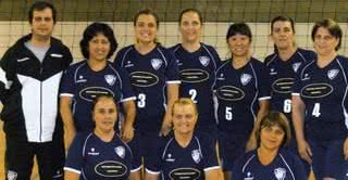 O técnico Fernando Gomes e as veteranas Maria Pilar, Eliana Curry, Margarete Bechara, Marlene Keiko, Alessandra Bastos, Cristina Ruggieri, em pé, e Mara Morelli, Nina Kuznetzow e Fátima Roberta, do S. Caetano Esporte Clube, em campeonato no Esporte Clube - ALEXANDRE DINIZ, CADÚ NICKEL, CELINA GERMER, FABIO NUNES, GABRIEL BRETTAS/TAGST UDIO.COM.BR, JUAN GUERRA, LUIS CARLOS NAGASSAWA, ROGÉRIO ARAÚJO E SILVIO MARTINS/FASHION TOUR AGENCIA