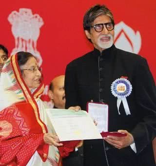 Amitabh Bachchan e Pratibha - REUTERS