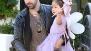 Josh Kelley, marido de Katherine Heigl, leva a pequena Naleigh às celebrações do Halloween - CityFiles