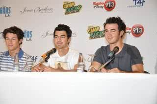 Nick, Joe e Kevin Jonas - Tiago Archanjo /AgNews