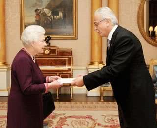 Rainha Elizabeth e Roberto Jaguaribe - GETTY IMAGES