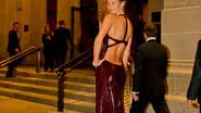 Gisele Bündchen com um vestido longo Calvin Klein - Getty Images