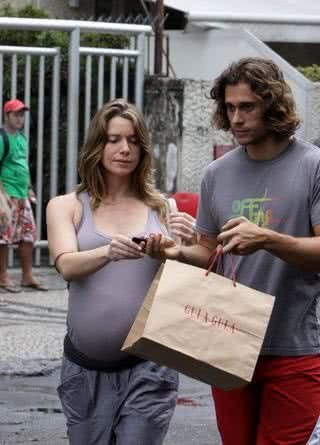 Letícia Spiller e Lucas Loureiro em Ipanema - AgNews