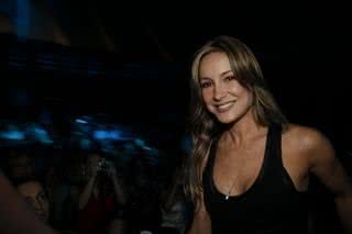 Claudia Leitte no show de Roberto Carlos em SP - AgNews