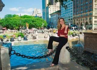 Tatiana na Grand Army Plaza, na Quinta Avenida. - FOTOS: João Passos/Brasil Fotop ress e Wander Rob erto /Inovafoto