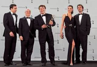 Jimmy Fallon, Lorne Michaels e Alec Baldwin. Alinne Moraes e Bruno Mazzeo. - JAYME DE CARVALHO E REUTERS