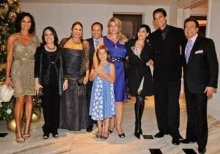 Luiza Brunet, Regina Duarte, Fafá de Belém, Christiane Torloni, Victor Fasano e Agnaldo Rayol se reúnem com o casal Doria e Bia, acompanhado da filha Carol. - João Passos/ Brasil Fotopress