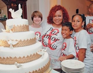 Alcione pede paz e amor em aniversário - IVAN FARIA