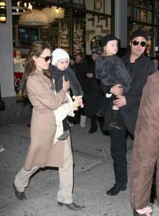 Angelina Jolie e Brad Pitt fazem compras - CityFiles