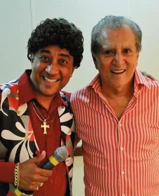 Mauricio Manfrini recebe Carlos Alberto de Nóbrega em seu show de humor, SP. - BÉTE FARIA NICASTRO, DEBORA VAIDERGORN, HEMILLE FRASSON, JOÃO SAL, MARCELO VIEIRA, MÁRCIA STIVAL, MAURICIO COUTINHO, OLGA COHE, RICARDO BAKKER, RICARDO CORDEIRO, ROBERTO LUIZ GOE