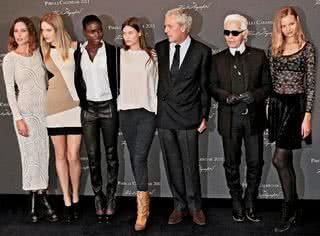 As estrelas da noite, Erin Wasson, Heidi Mount, Janeil Williams, Bianca Balti, Marco Tronchetti Provera, Karl Lagerfeld e Magdalena Frackowiak. - FOTOS: KARL LAGERFELD, MARTIN GURFEIN E REUTERS