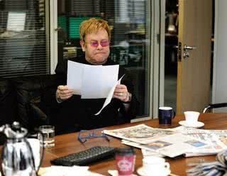 Elton John: Editor por um dia - REUTERS